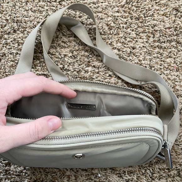 Lululemon Camera Crossbody Bag (Raw Linen) - Picture 3 of 4